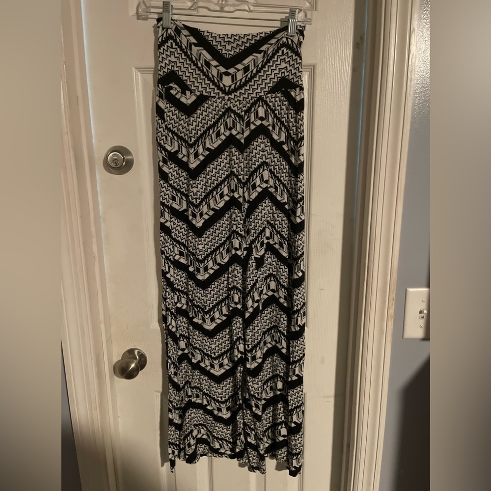 Black and white flowy pants